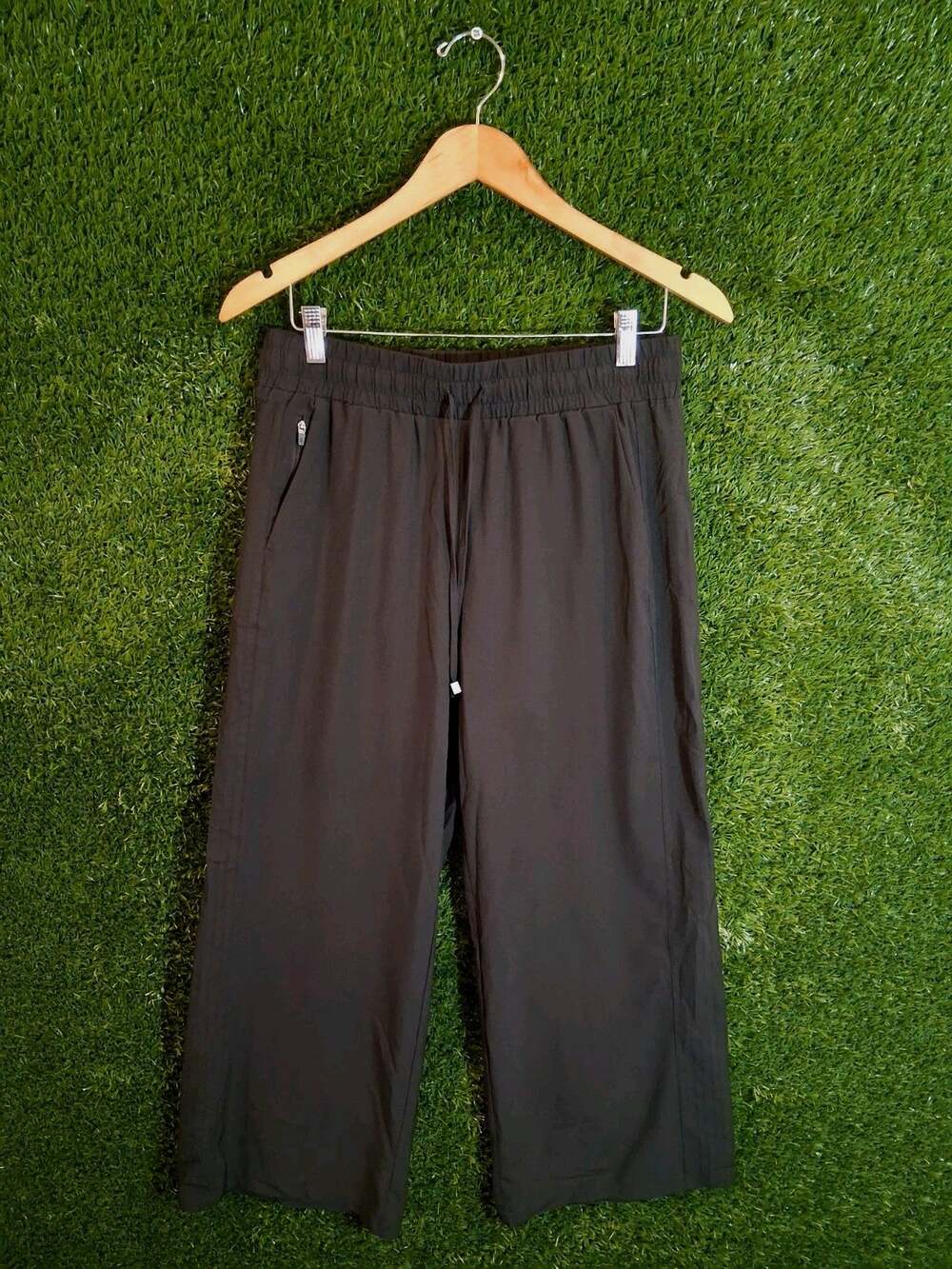 Kyodan Women’s Black Wide Leg Crop Pants Size Medium Athleisure Pockets RN86421